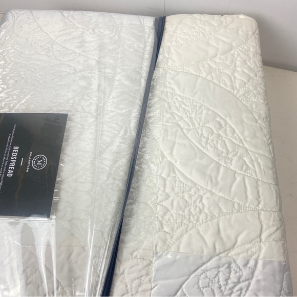 Martha Stewart Full Wedding Rings Pieced Velvet Satin Coverlet 96”x110” - Picture 5 of 7